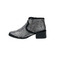 Leather boots with rivets, black