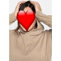 Sweter z kapturem i strukturą, w kolorze camelowym
