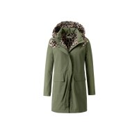 Funkcinė parka su leopardo rašto dirbtinio kailio pamušalu, chaki spalvos