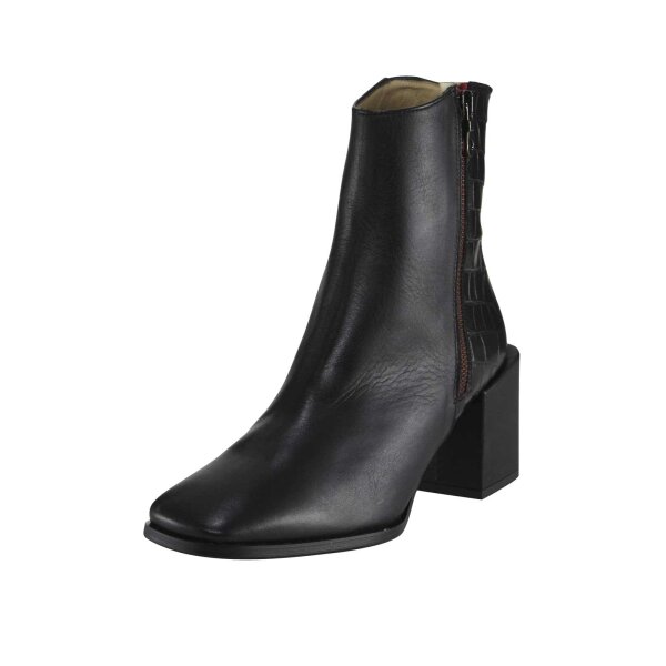 Leather bootie, black