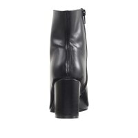 Leather bootie with laces, black