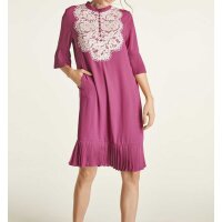 Dress with lace, cyclam