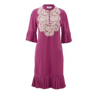 Dress with lace, cyclam