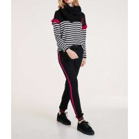 Knit sweater with brooch, black-white