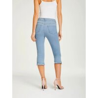 Capri jeans with ruffles, bleached