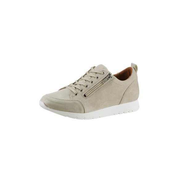 Trampki, piasek