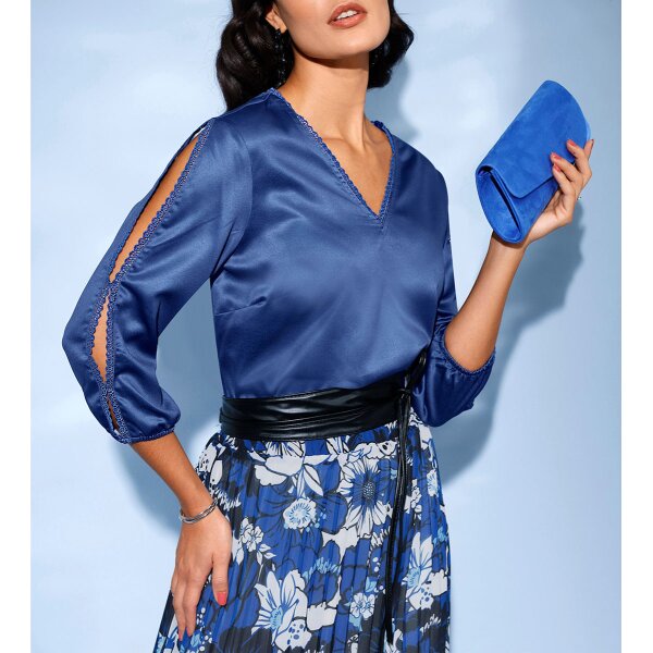 Schlupf-Bluse m.Schlitzen und Spitze, royalblau