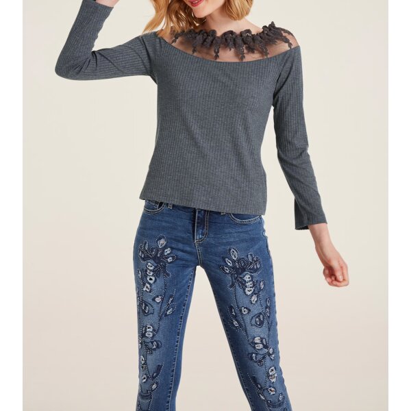 Long-sleeve shirt with lace trim at the boat neckline, grey