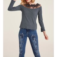 Long-sleeve shirt with lace trim at the boat neckline, grey