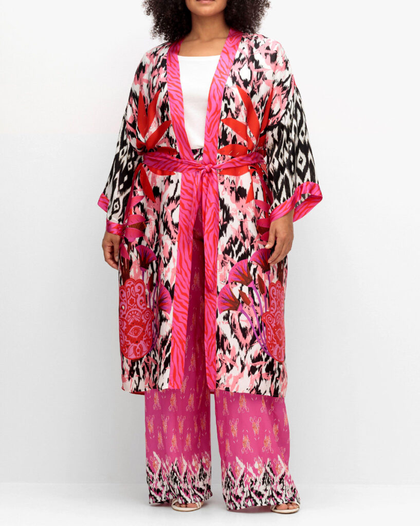 Stilvolle Plus-Size Mode von sheego, ideal für kurvige Frauen und perfekt für Boutiquen und Modegeschäfte.