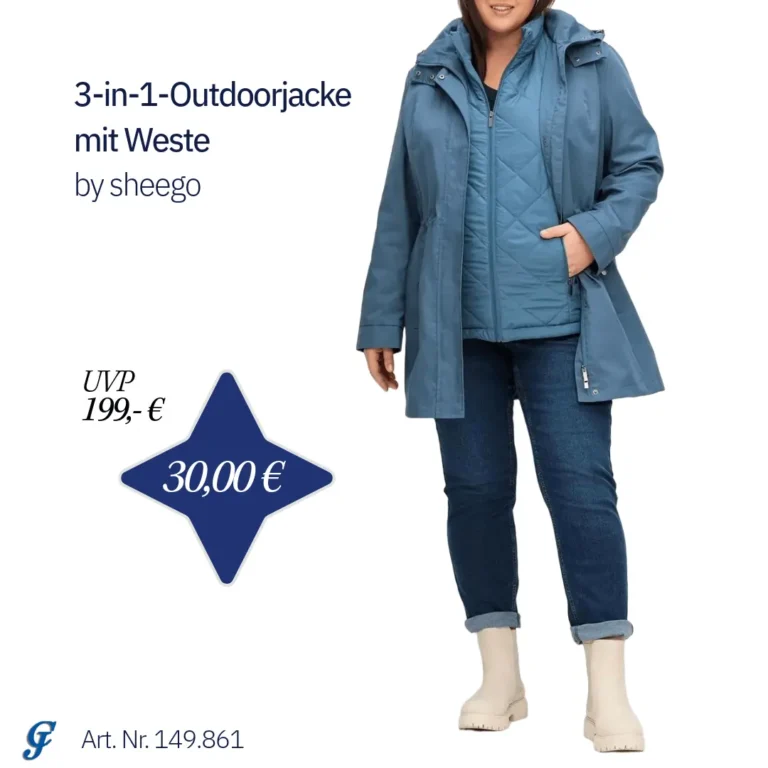 Frau trägt eine blaue 3-in-1-Outdoorjacke mit herausnehmbarer Weste von Sheego.